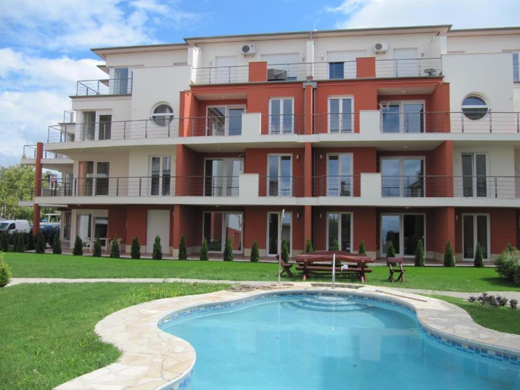 Goldenbeach Deluxe Apartment Siófok Exteriör bild